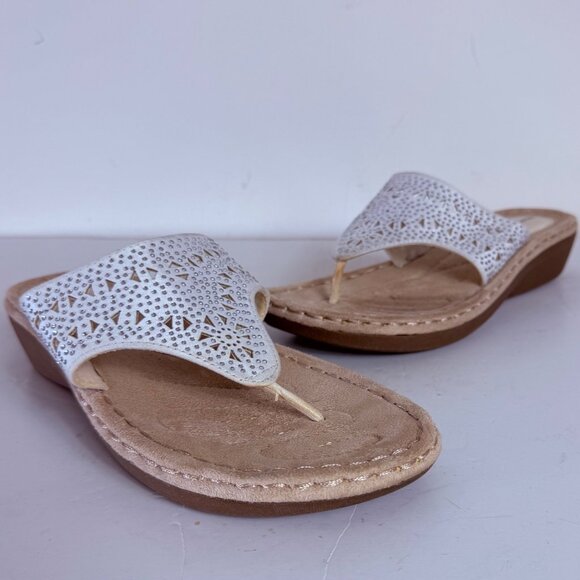 Mountain Sole Comfort Sandals Sz 8.5 White Flip Flop Silver Studs Thong Cushion - Picture 13 of 15